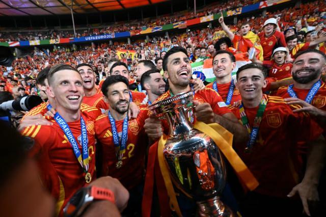 1731225556569074741.jpg 《法国足球》专访罗德里全文:力量来源于稳定性