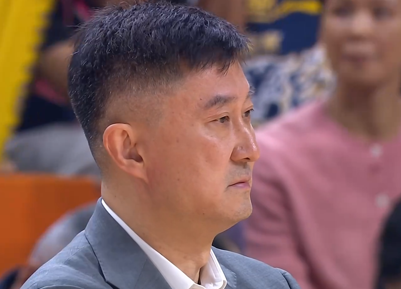 开云APP下载-广东3消息！杜锋获男篮名宿力挺，麦考尔暂时离队，拉科迎首秀