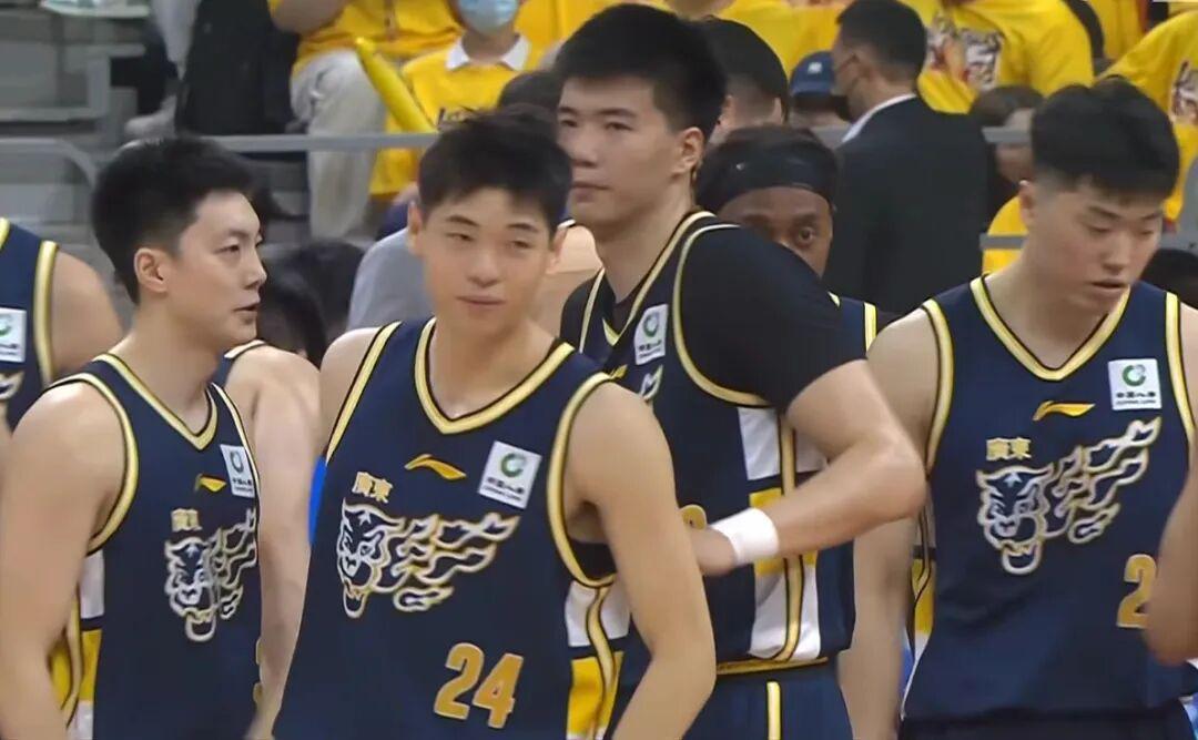 开云中国官网-广东男篮加时3分险胜北京，张皓嘉读秒绝杀 胡明轩23+6奎因39+9+8